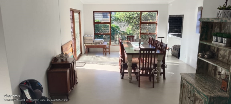 5 Bedroom Property for Sale in Bayview Western Cape